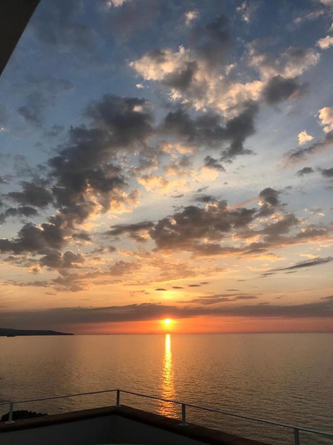 Terrazza Sul Mare Apartment Пицо Екстериор снимка